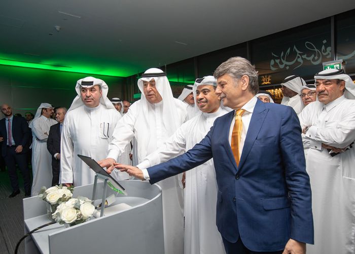 Jaguar & Land Rover Showroom